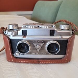 Bell & Howell TDC Stereo Vivid Film Camera 35mm w Half Case Leather Vintage